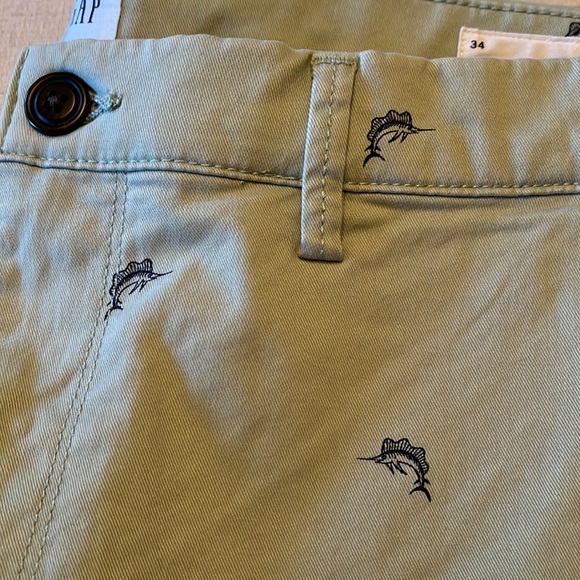 GAP Mint Green men’s swordfish print shorts, size 34 waist, 10” - Picture 2 of 4